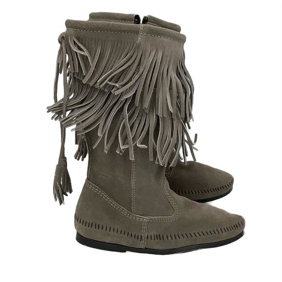 Minnetonka Women's Calf 2-Layer Fringe Soft Sole Boot in Grey Size 7 - Picture 2 of 6